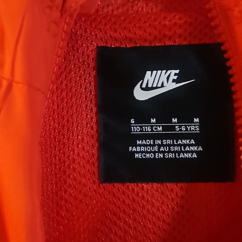 NIKE KIDS WINDRUNNER JACKET: RED/BLUE: NEW WITH TAGS: SIZE 6